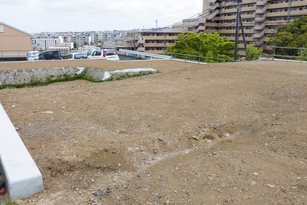 高台の傾斜地