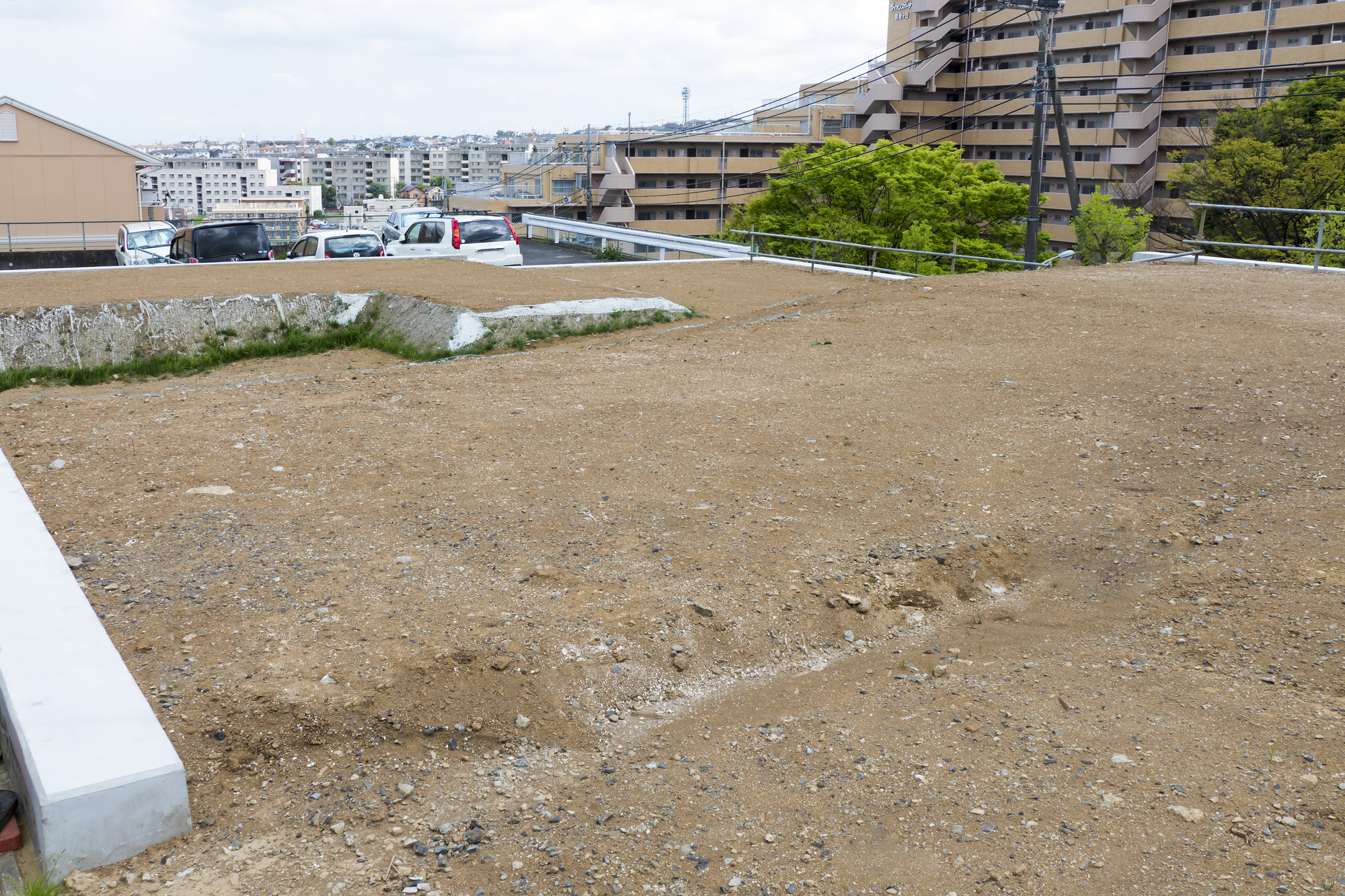 高台の傾斜地