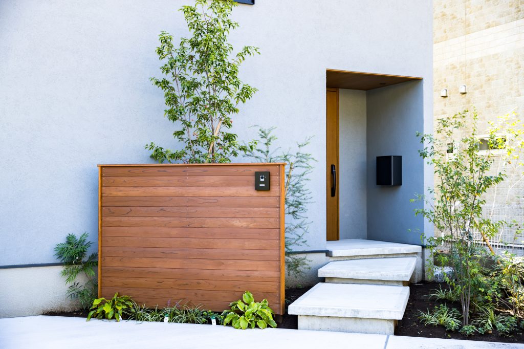 外構をトータルコーディネートした高級注文住宅の外観