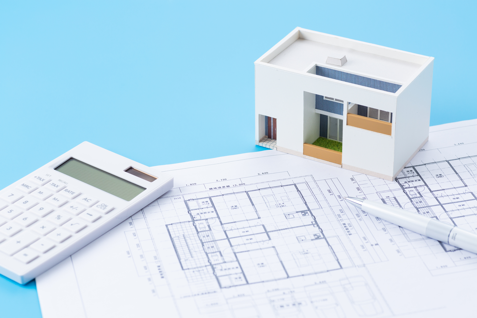 住宅補助金を活用した注文住宅の模型と図面
