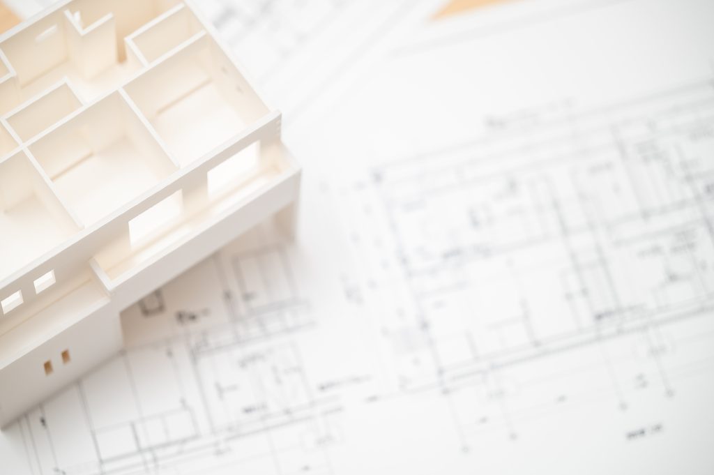 建て替えとリフォームの比較検討の図面と模型