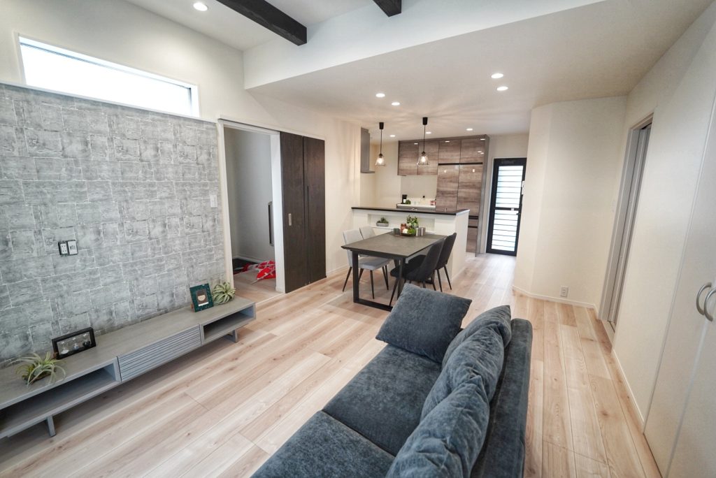 小さい家のリビング